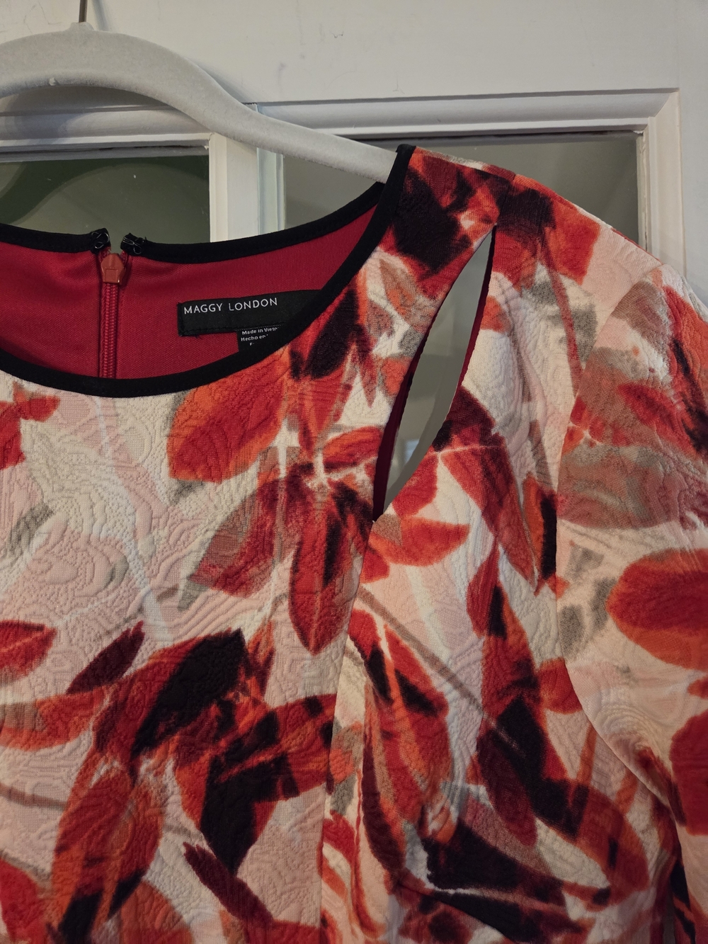 Maggy London Red, Black & White Abstract Print Cutout Sheath Dress - Size 12 - Picture 11 of 12